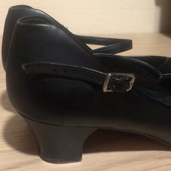 SOLD 🎈 Capezio dance shoes size 7N - Picture 8 of 8